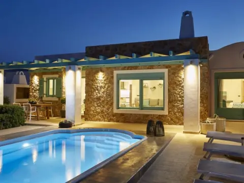 Almyriki Beach Villa, Σαντορίνη