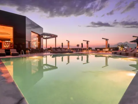 Royal Hotel, Περαία