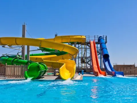 Blue Lagoon Resort, Λάμπη