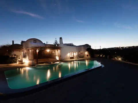 Aquaria Villa, Καρτεράδος