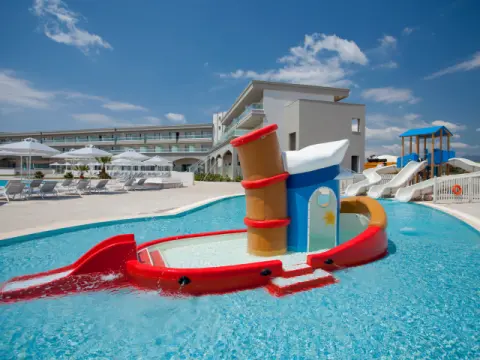 Blue Lagoon Princess, Καλύβες Πολυγύρου