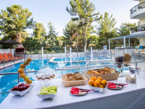 Sirines Hotel, Ποτός
