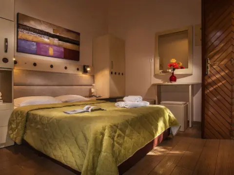 Semiramis Guesthouse, Μήλος