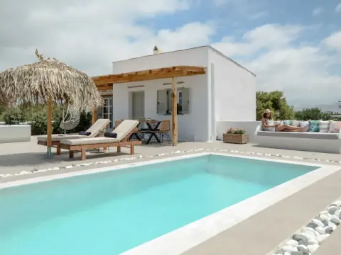 Naxos Finest Hotel & Villas, Χώρα