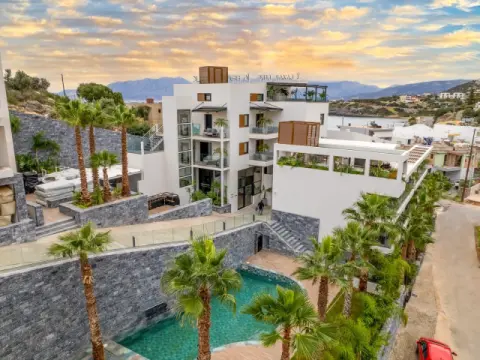 Lazar Lux Suites, Αμμουδάρα