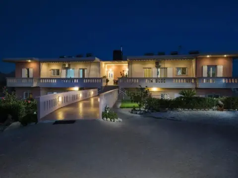 Skamagkas G. Apartments, Χανιά