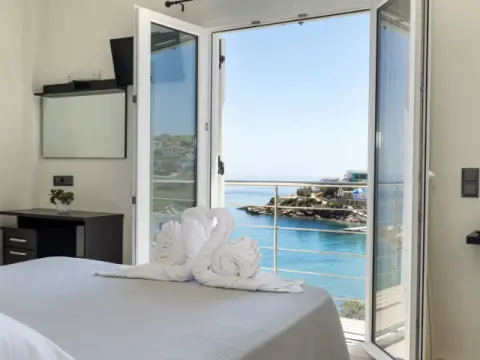 Alexandra Hotel, Μέγας Γιαλός