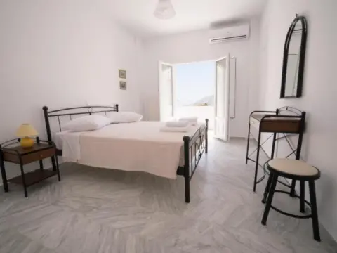 Altea Apartments, Φηρά