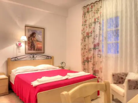 Leonardos Apartments, Νάουσα