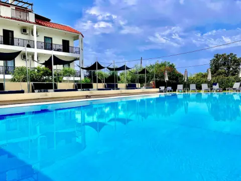 Bruskos Hotel & Suites, Άγιος Γεώργιος Αργυράδων