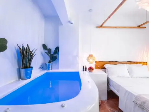 Marabou Hotel, Πευκοχώρι