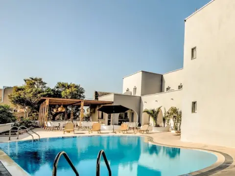 Anamar Santorini Hotel, Μονόλιθος