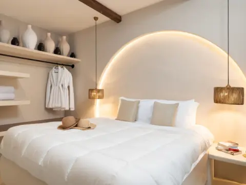 Paridian Living, Παροικιά
