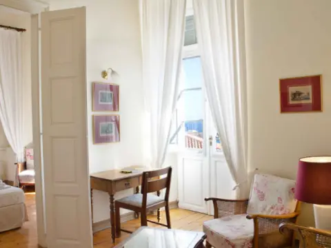 Omiros Hotel, Ερμούπολη