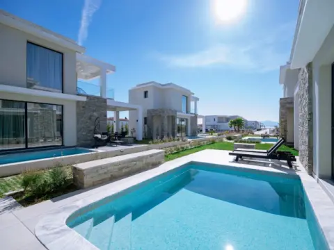 Thalassa & Thalassa Prive Residential Complex, Οφρύνιο