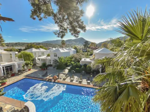 Loriet Hotel, Βαρειά
