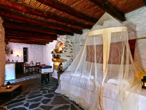 Aspros Potamos Houses, Μακρύς Γιαλός