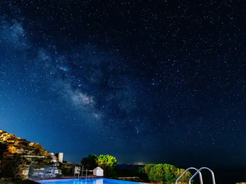 Castria Boutique Studios, Τήνος
