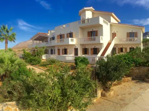 AVRA Apartments, Φρυ