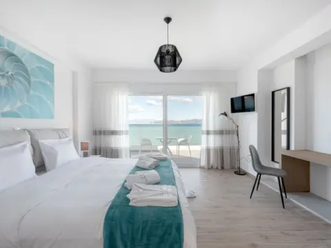 Costa Vasia Suites & Apartments, Βραχάτι