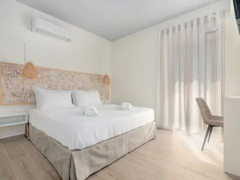 Costa Vasia Boutique Apartments, Βραχάτι