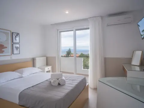 Elena Villa, Πολύχρονο