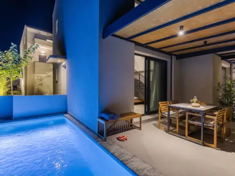 The 8 suites, Πολύχρονο