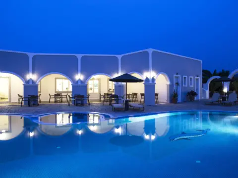 Maistros Village Hotel, Καρτεράδος