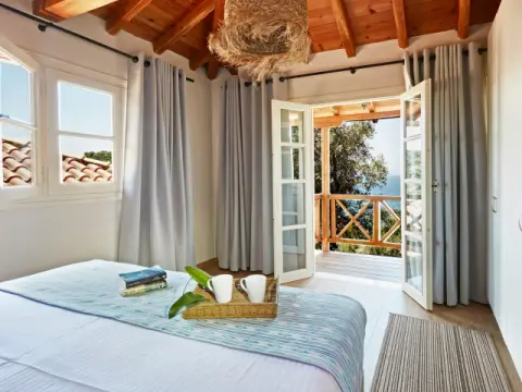 Villa Ira, Μπανάνα