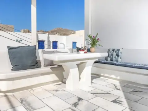 Katerina Roza Studios, Χώρα