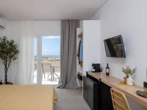 Olive Vista Suites, Νάξος