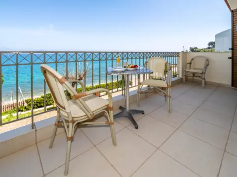 Sunset Hotel, Ξηροπήγαδο