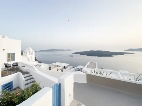 Anemos Family Suites, Φηρά