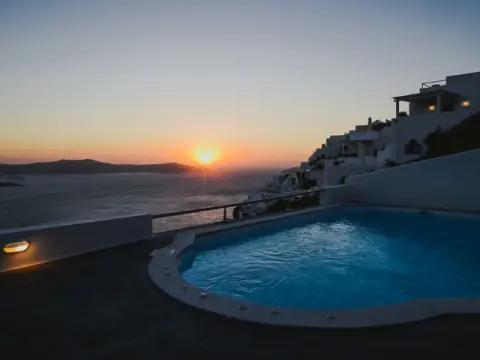 The Last Sunbeam, Φηρά