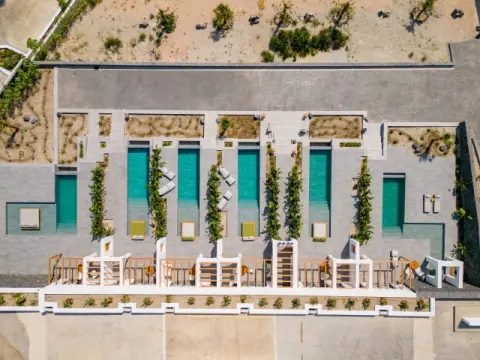 Numa, Σαντορίνη