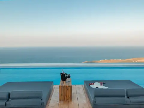 Oyster Luxury Suites, Σαντορίνη