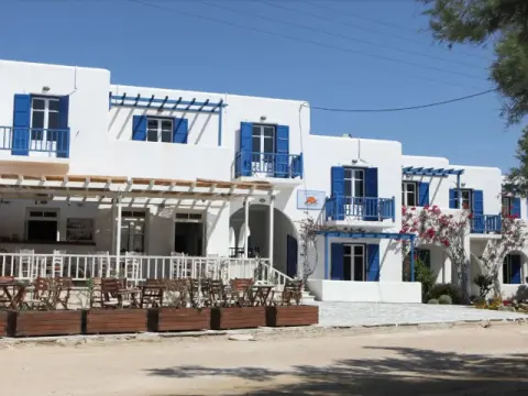 Paros Inn Seafront, Λογαράς