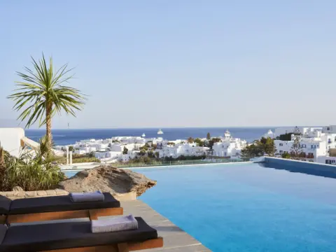 Mr. & Mrs. White Mykonos, Πλατύς Γιαλός