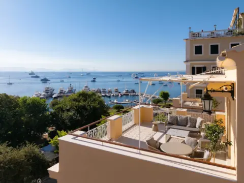 Albergo Botti, Κέρκυρα
