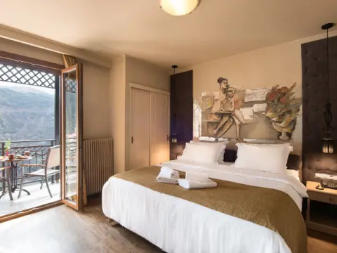 Kentrikon Hotel, Λαγκάδια