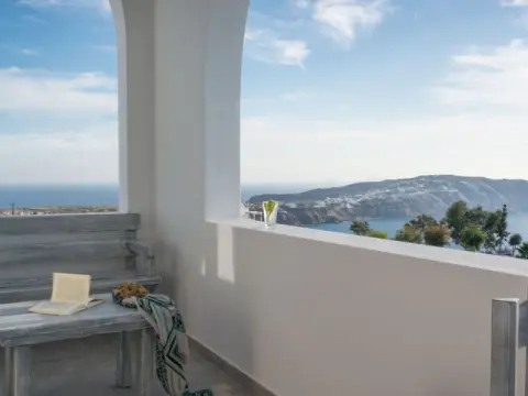 Aspronisi Luxury Villa, Μεγαλοχώρι