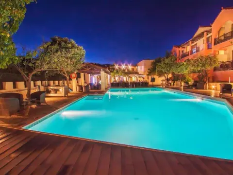 Rigas Hotel, Χώρα