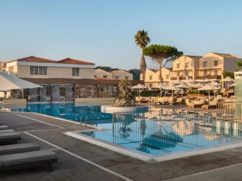 Akron Seascape Resort, Περουλάδες