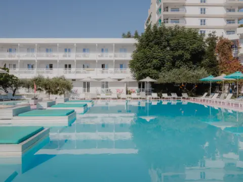 Marathon Beach Resort, Νέα Μάκρη