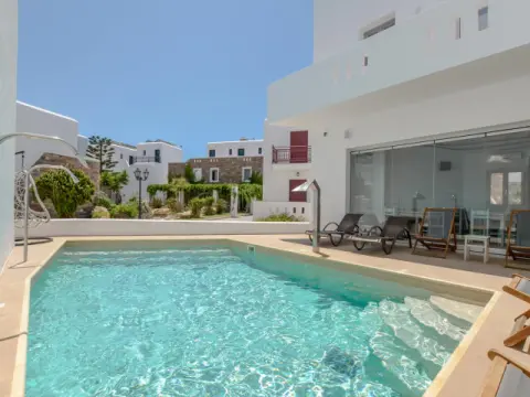 Argo Boutique Hotel, Χώρα