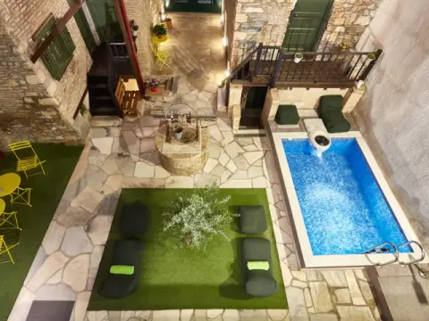 Athenian Residences, Αθήνα
