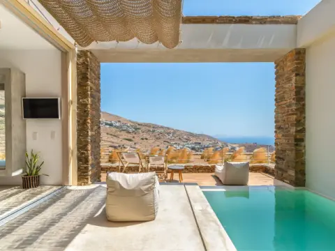 Ivy's Natural Resort, Τήνος