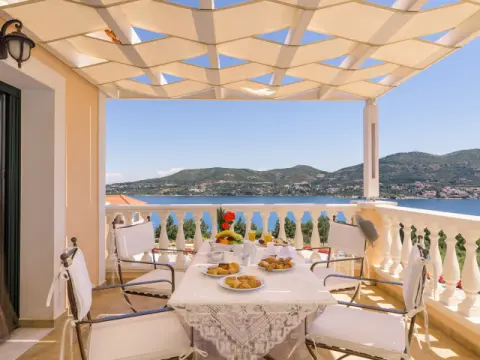 Grand View Villas, Βαθύ