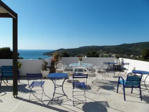 Eri Studios, Αγία Μαρίνα