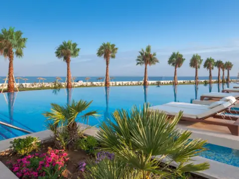 Blue Lagoon Palace, Καλύβες Πολυγύρου